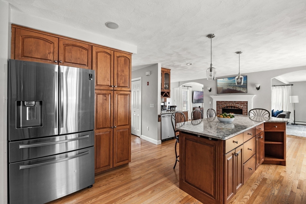 6 Hickory Ln