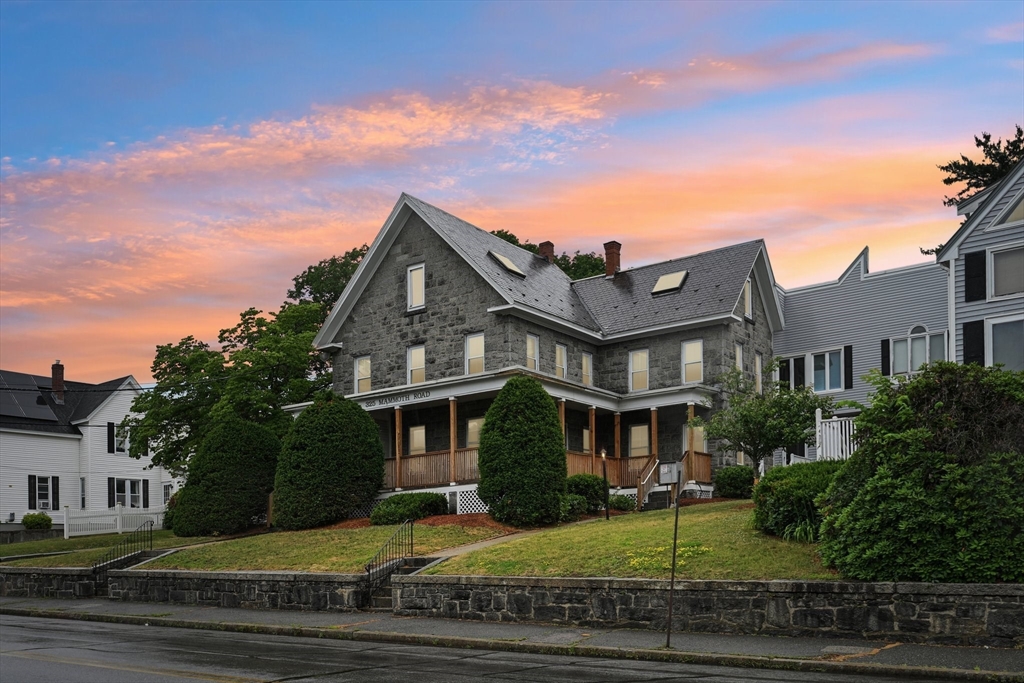 325 Mammoth Rd # 3