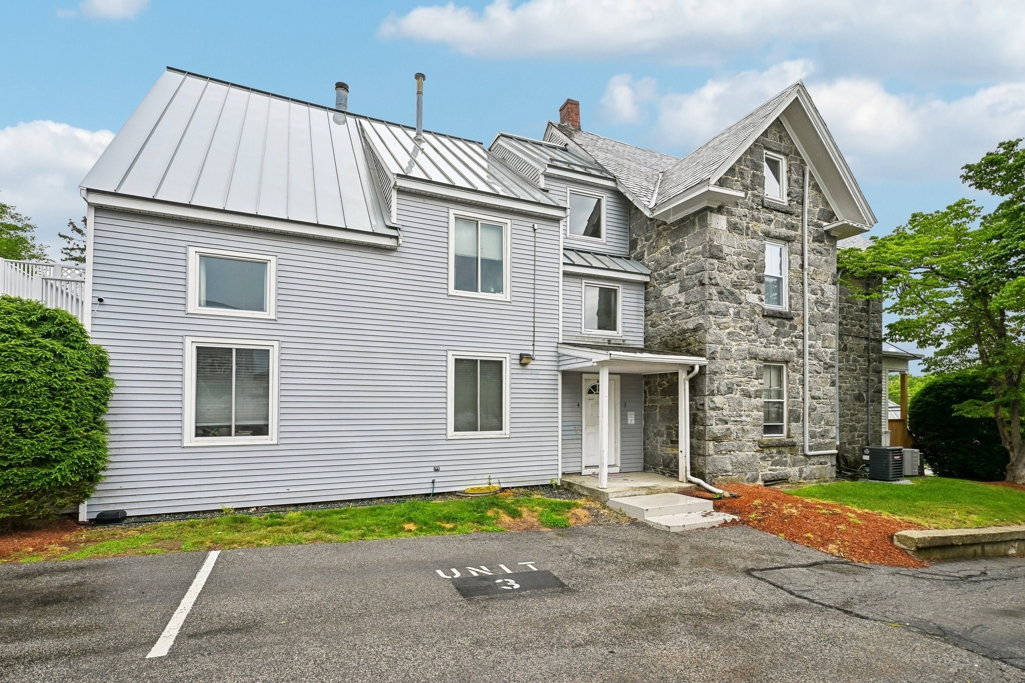 325 Mammoth Rd # 3