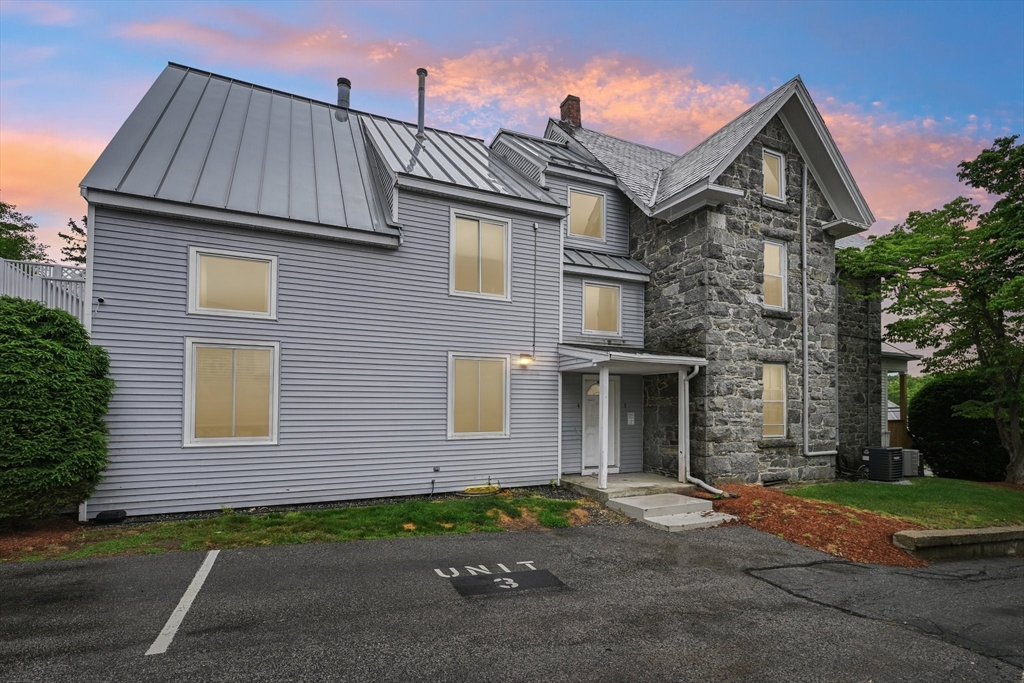 325 Mammoth Rd # 3