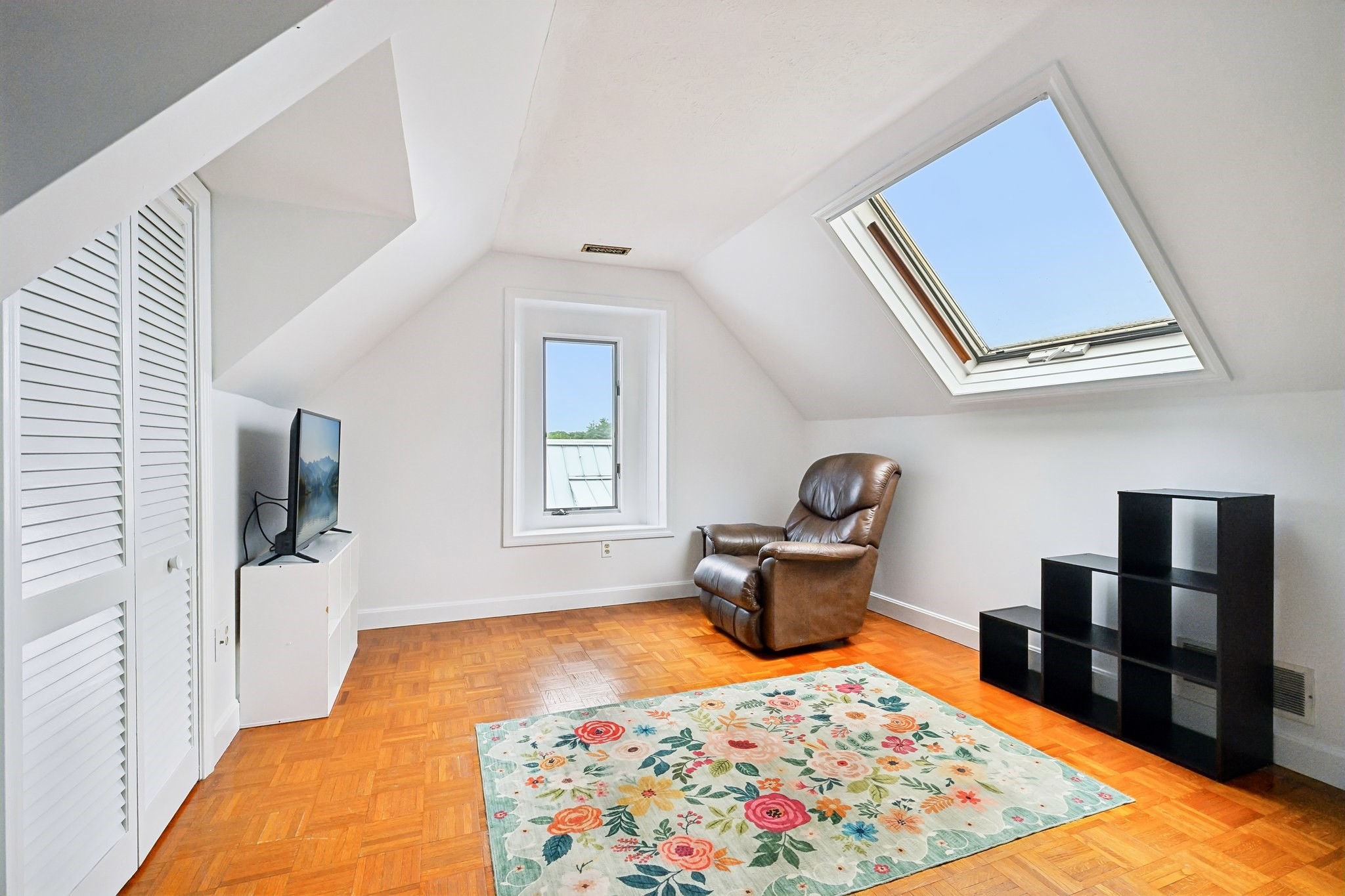 325 Mammoth Rd # 3