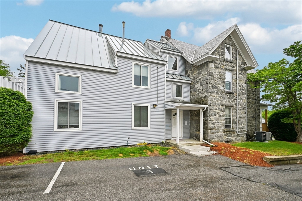 325 Mammoth Rd # 3