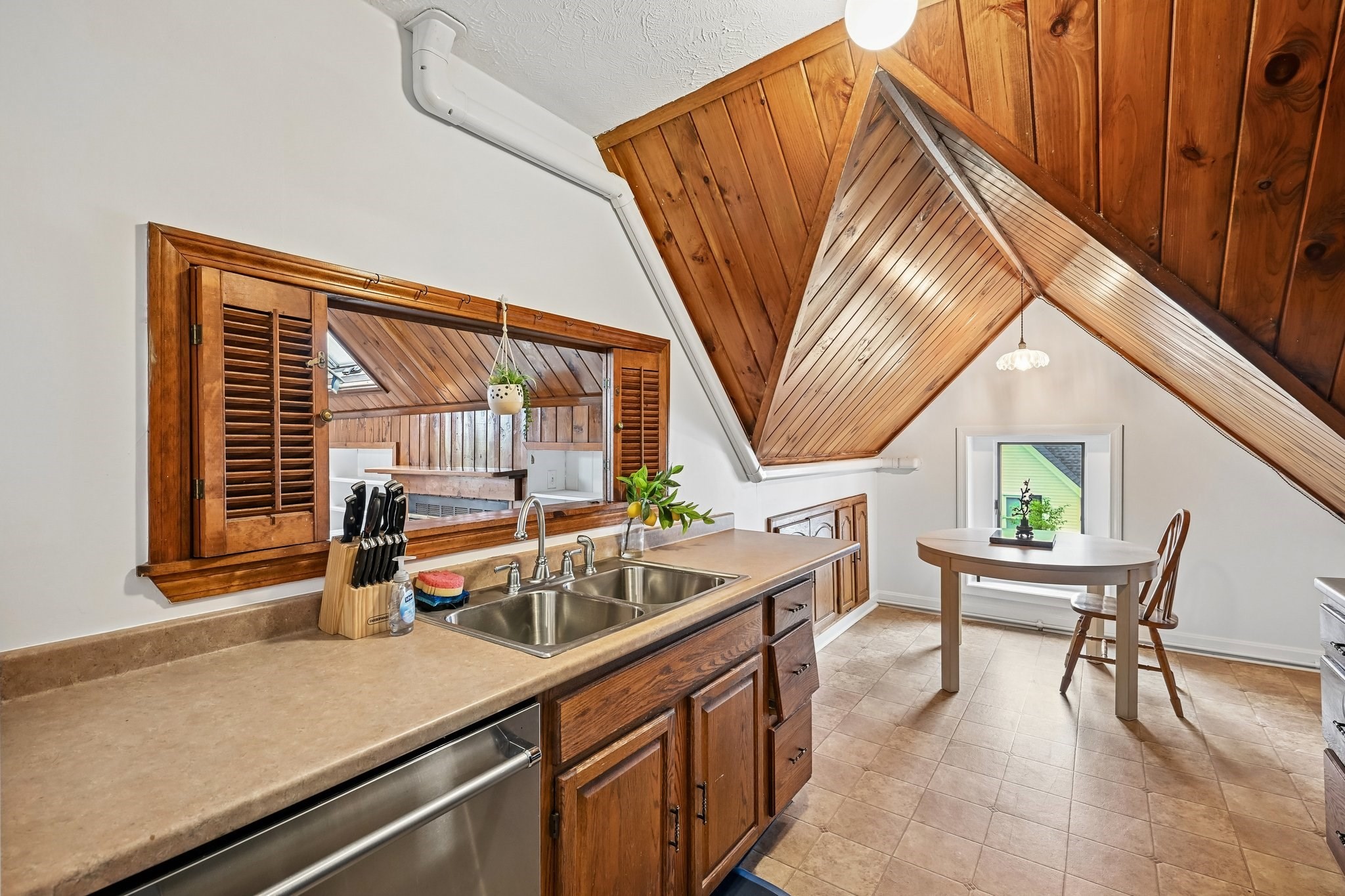 325 Mammoth Rd # 3