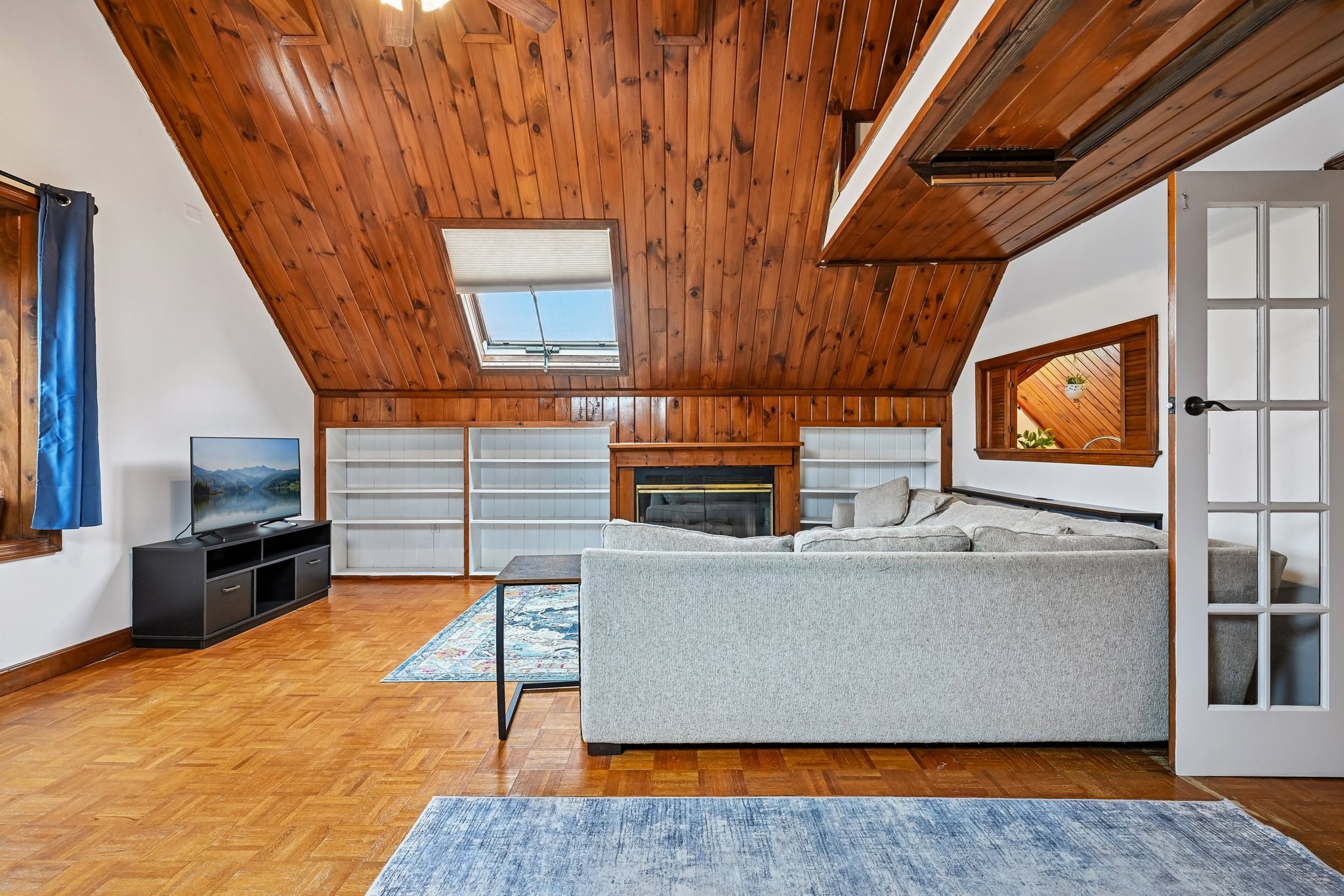 325 Mammoth Rd # 3