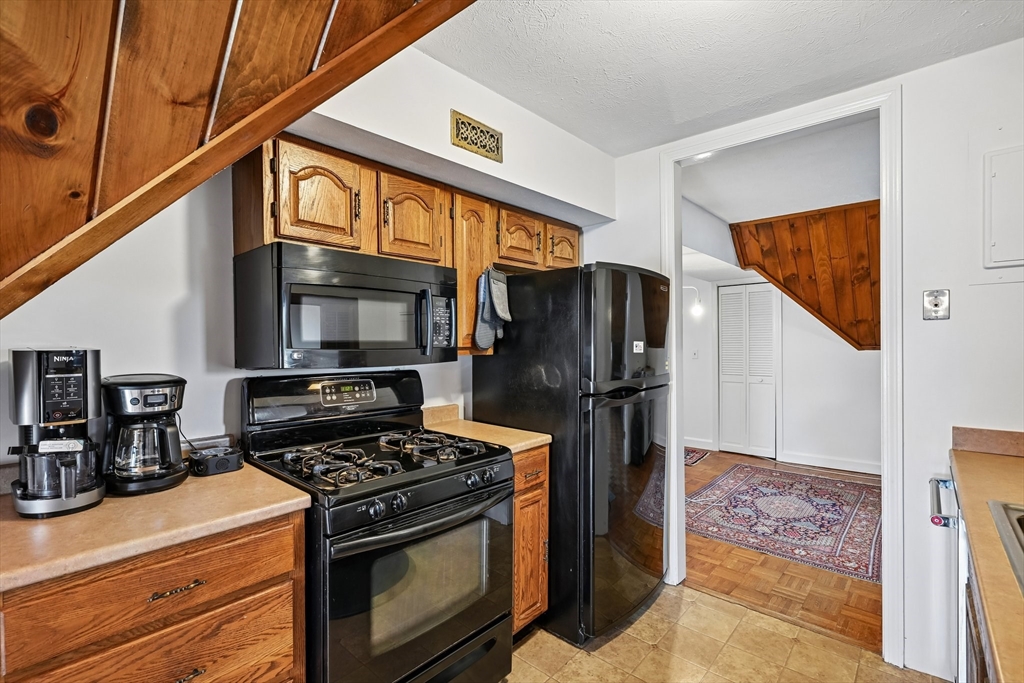 325 Mammoth Rd # 3