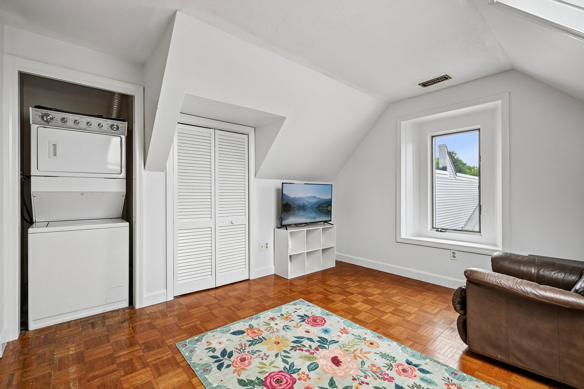 325 Mammoth Rd # 3