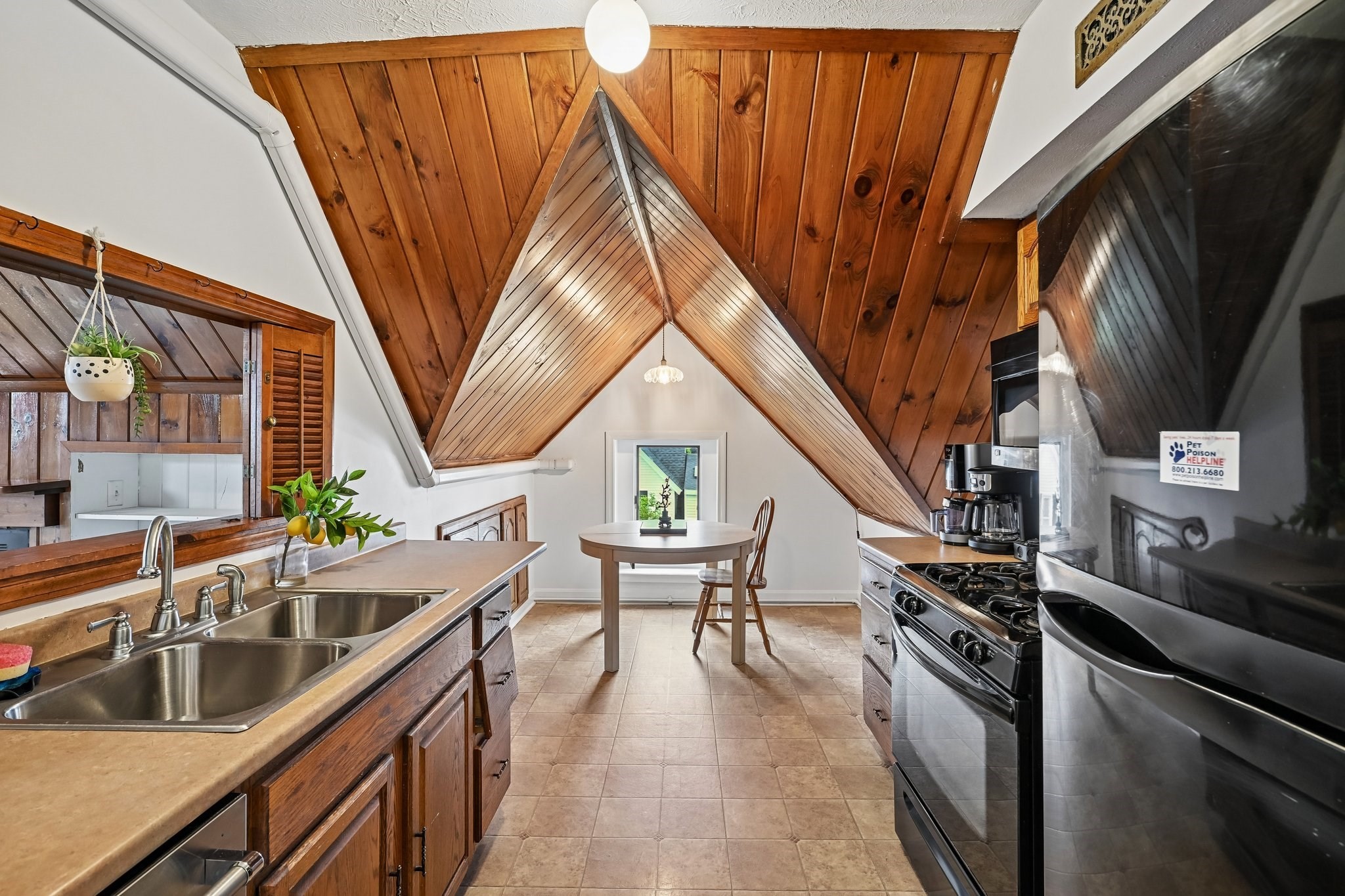 325 Mammoth Rd # 3