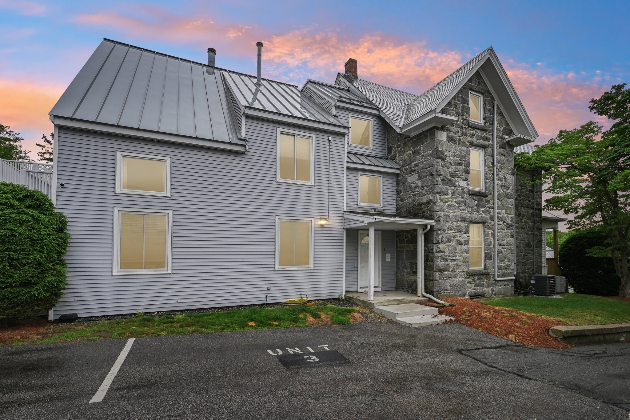 325 Mammoth Rd # 3