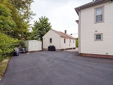 14 Hartford Ave E