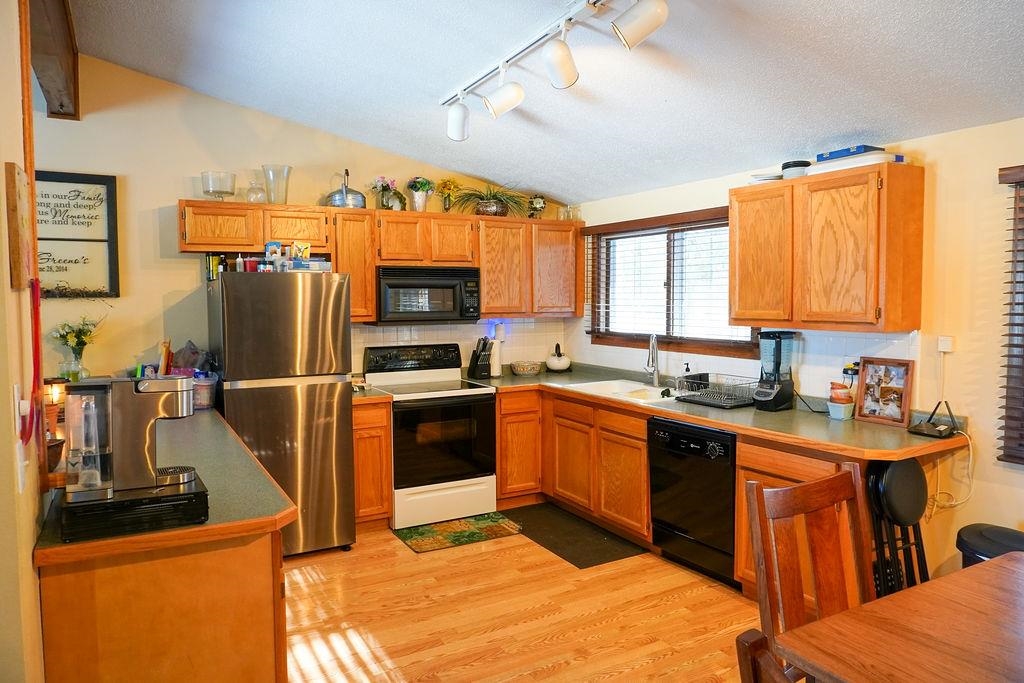 16237 Huckleberry Road