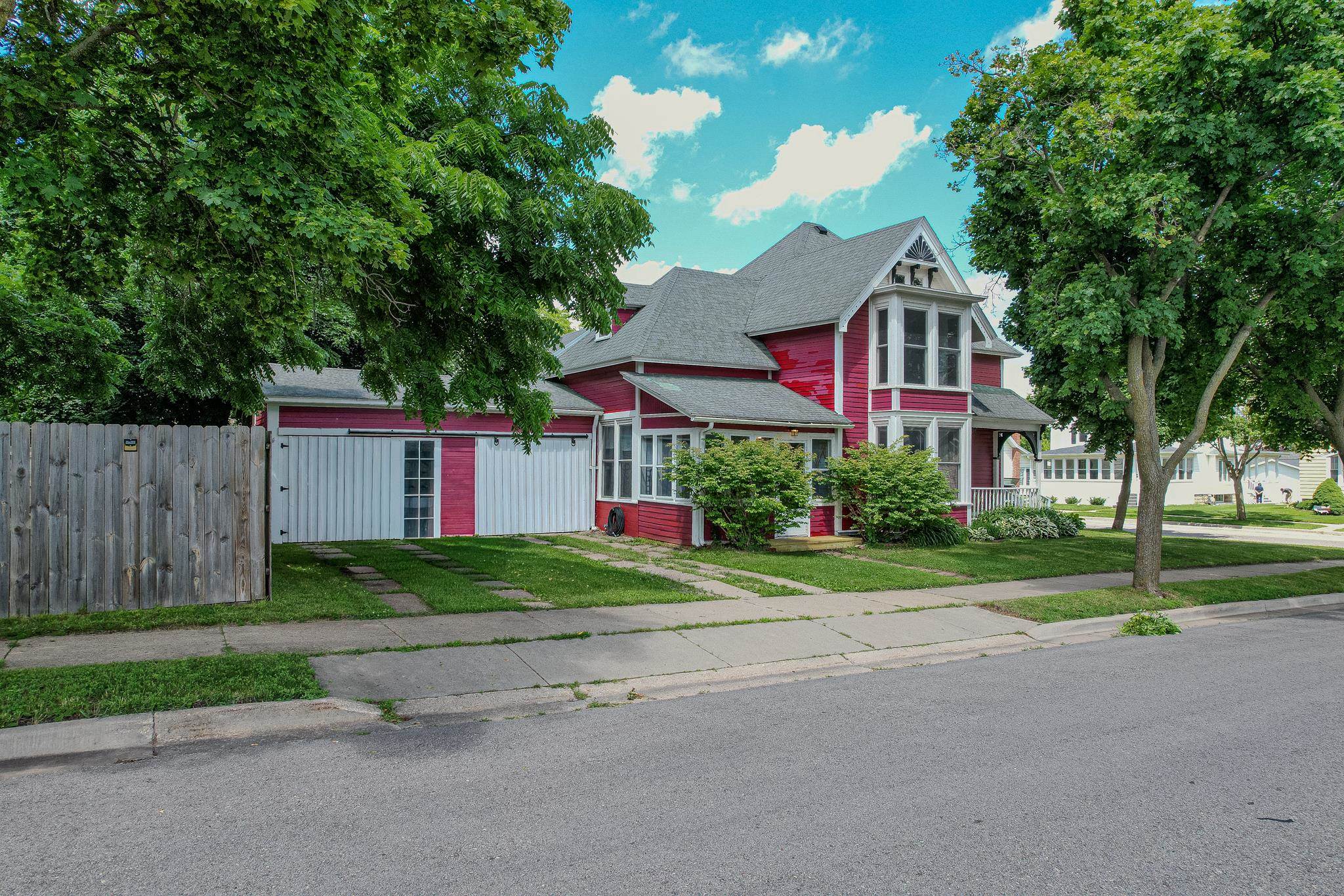 523 Kilbourn Avenue