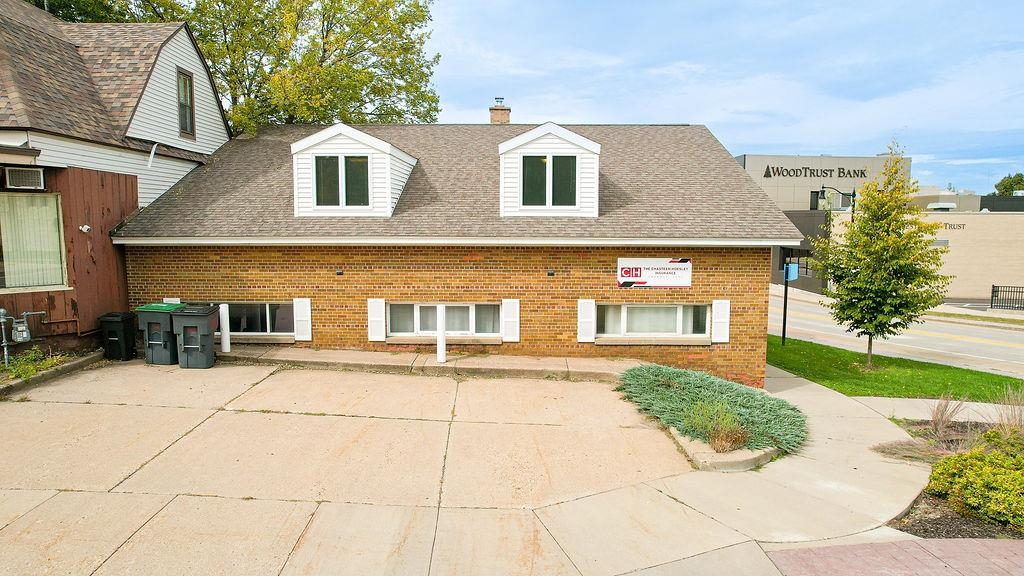 250 E Grand Avenue