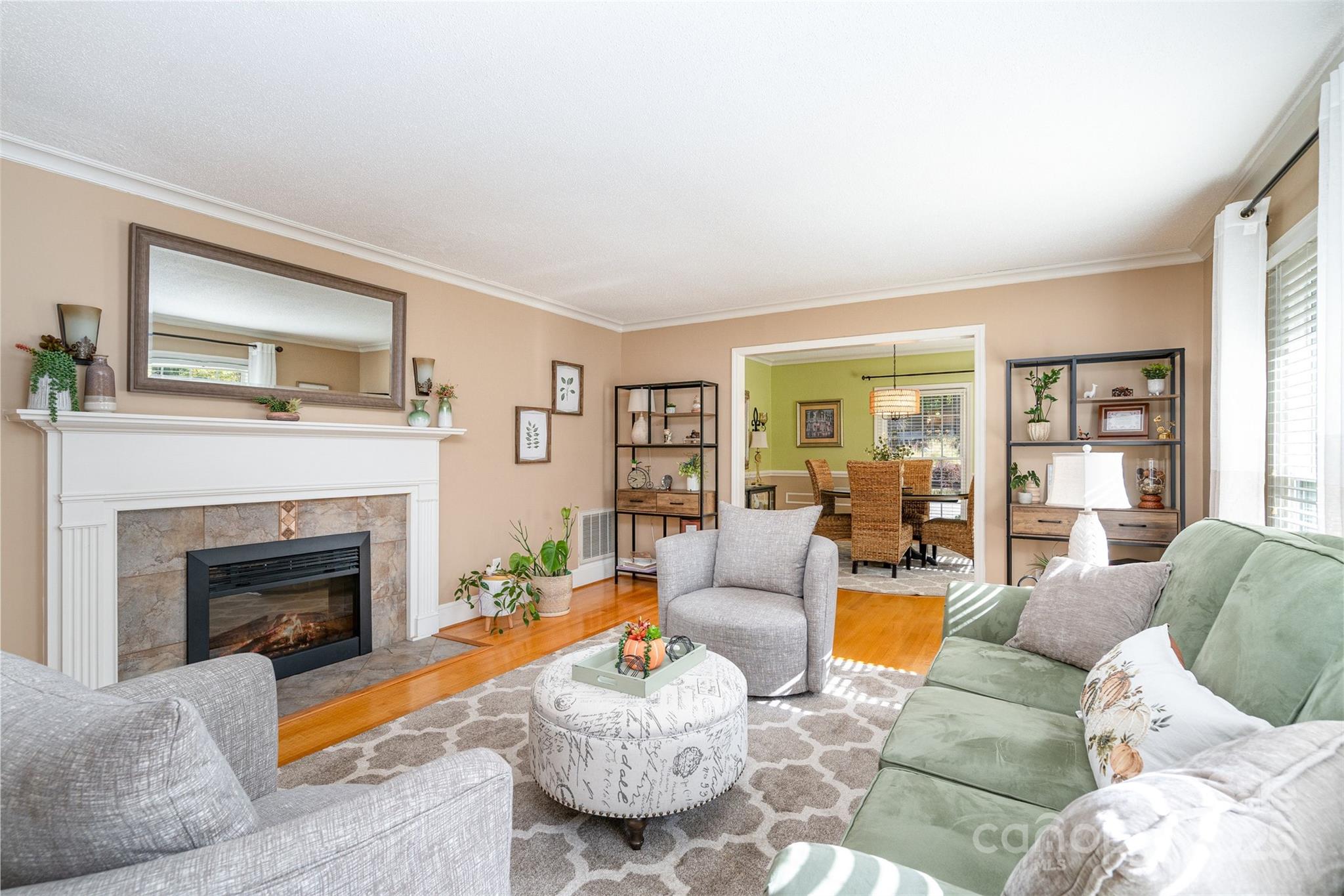 13704 Woody Point Road