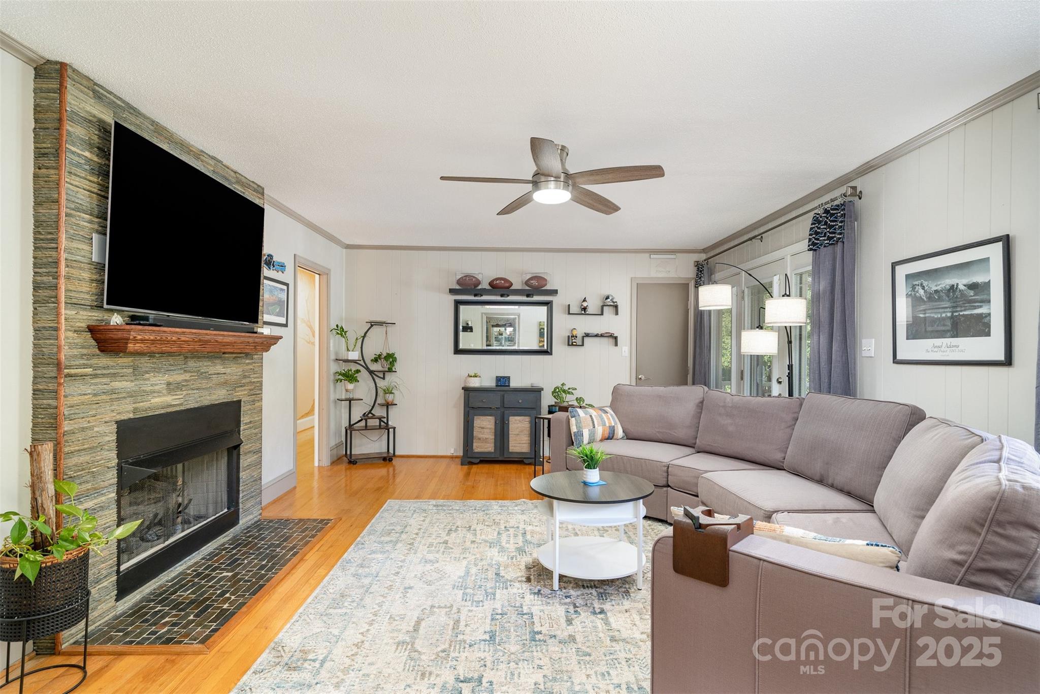 13704 Woody Point Road