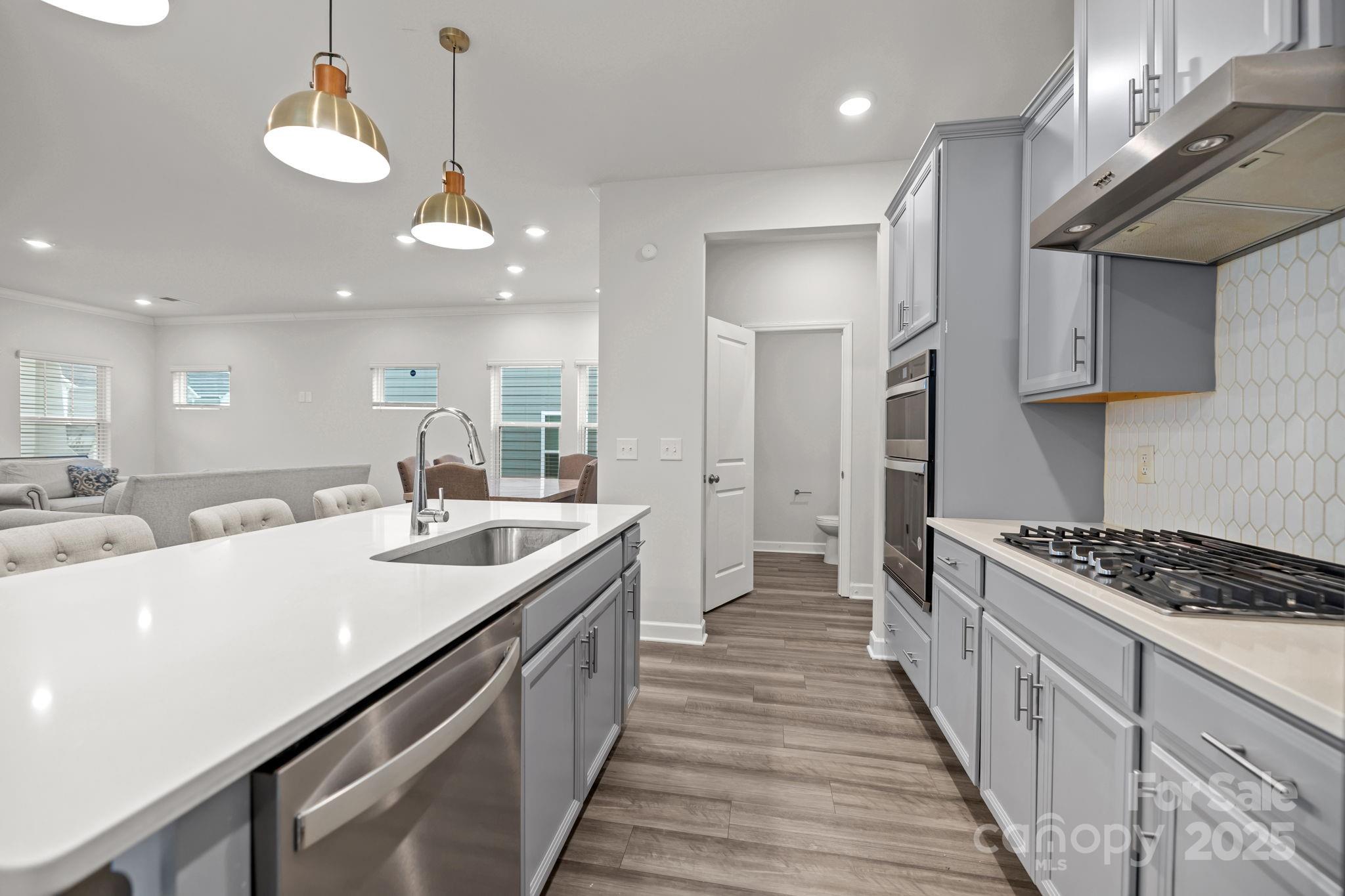 11040 Broadbent Court