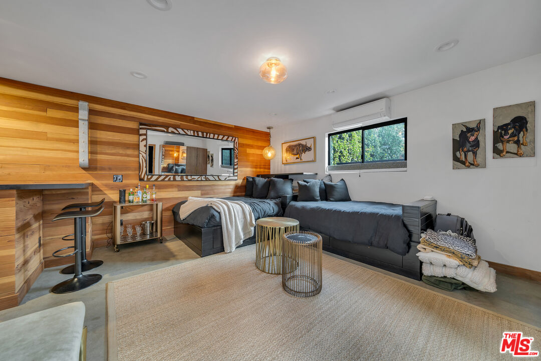 7733 LEXINGTON AVE