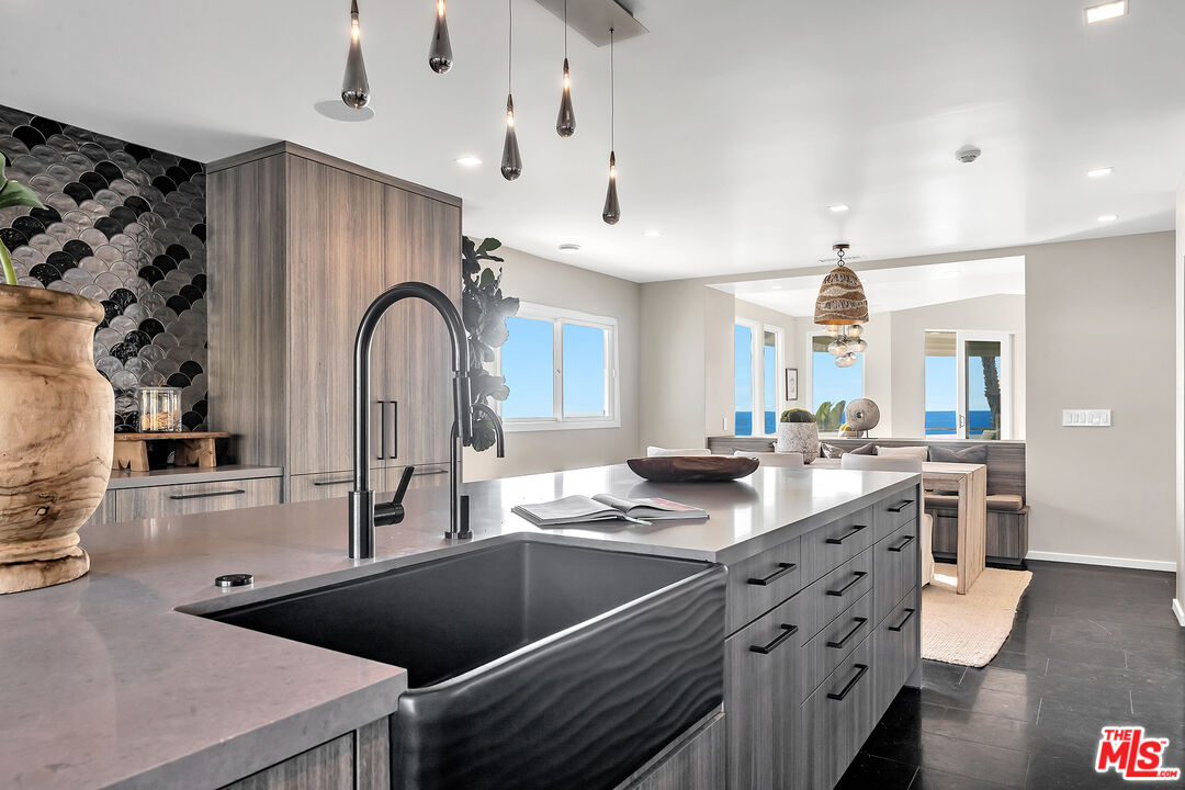 31558 Victoria Point Rd