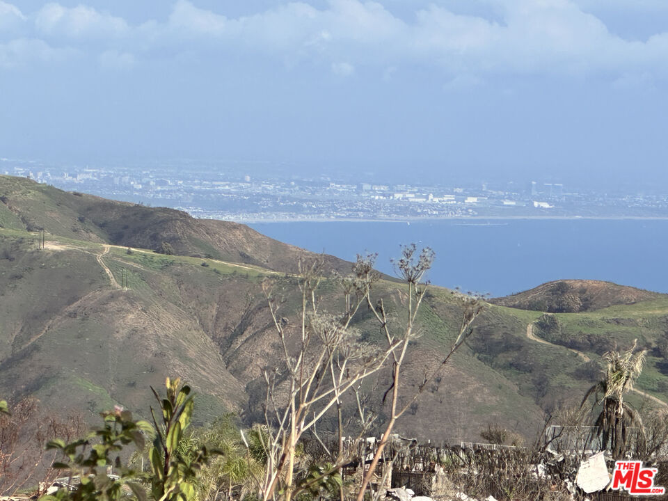 23472 W Moon Shadows Dr