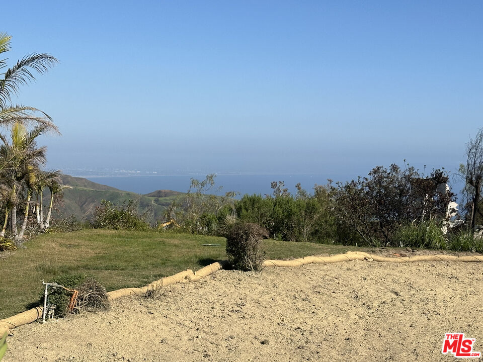 23472 W Moon Shadows Dr