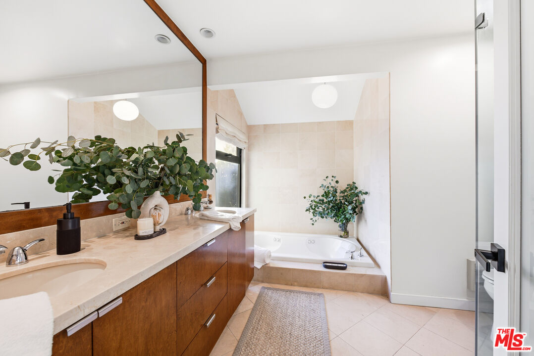 18055 Coastline Dr Unit: 1