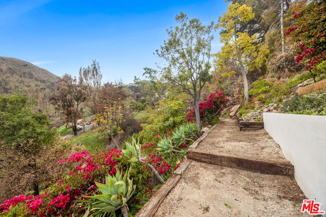 2382 Live Oak Meadows Rd