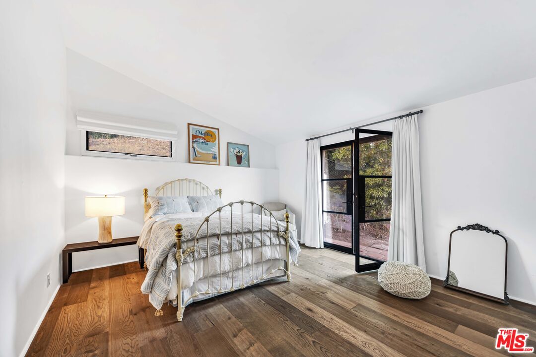 2382 Live Oak Meadows Rd