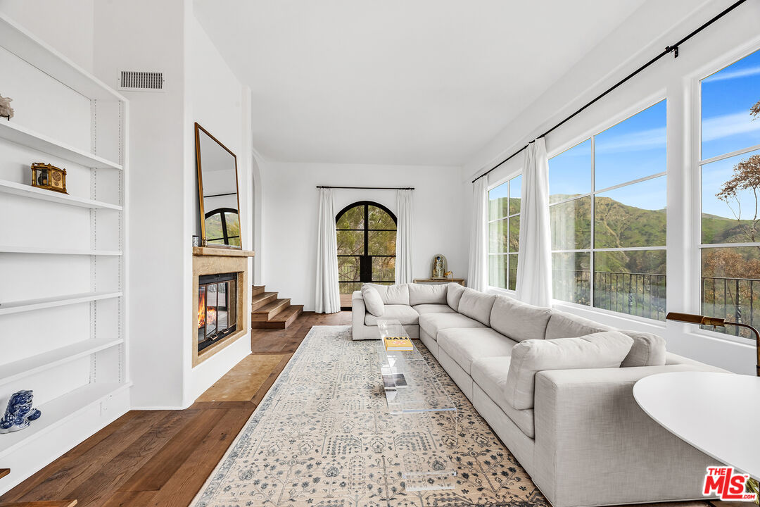 2382 Live Oak Meadows Rd