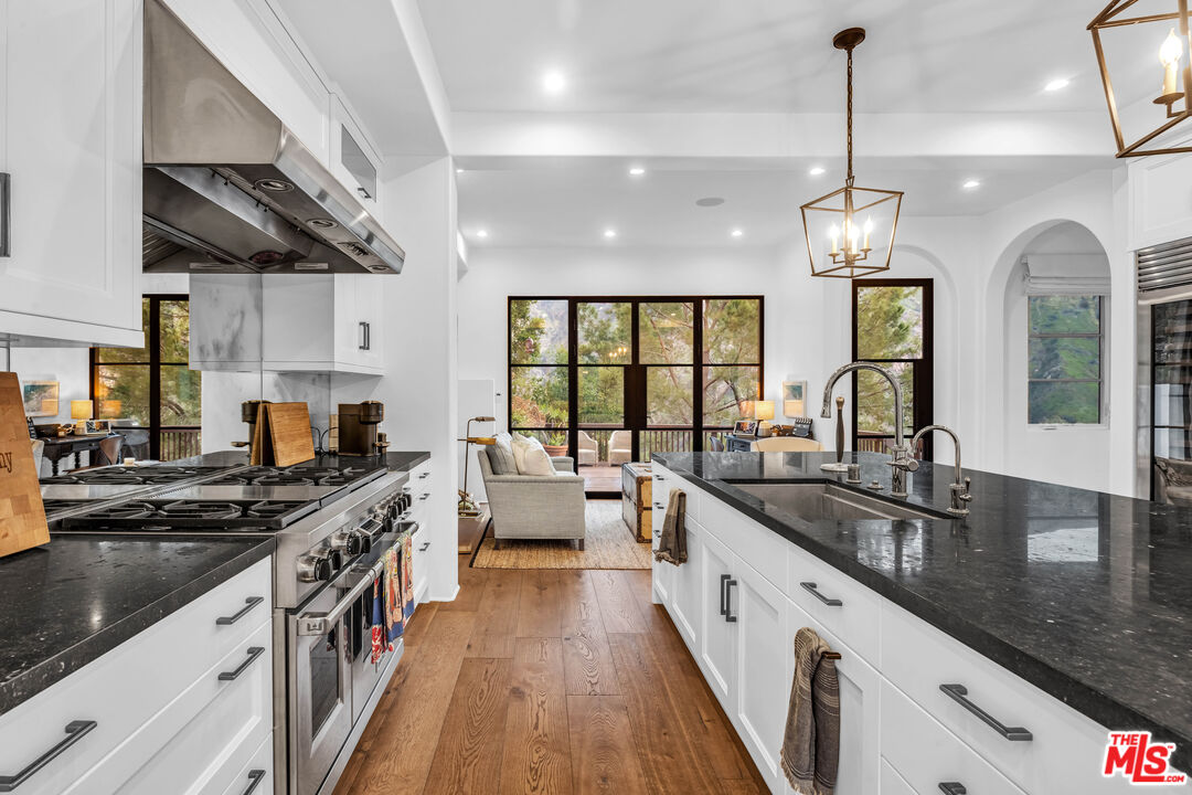 2382 Live Oak Meadows Rd