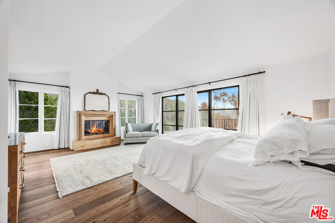 2382 Live Oak Meadows Rd