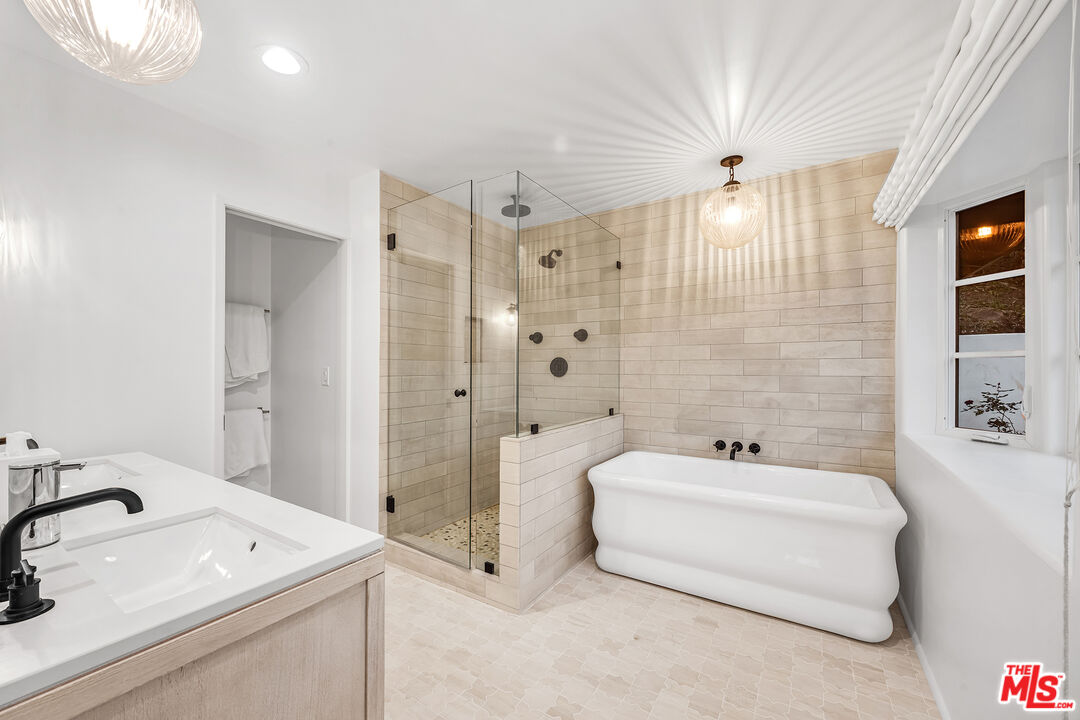 2382 Live Oak Meadows Rd