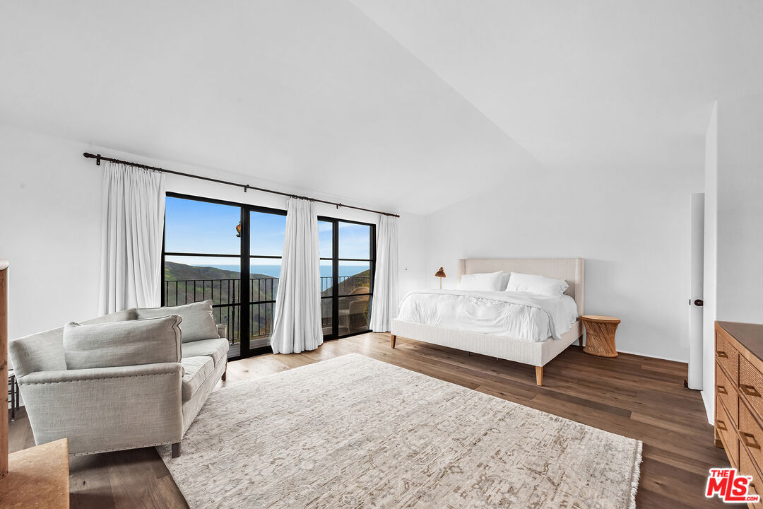 2382 Live Oak Meadows Rd