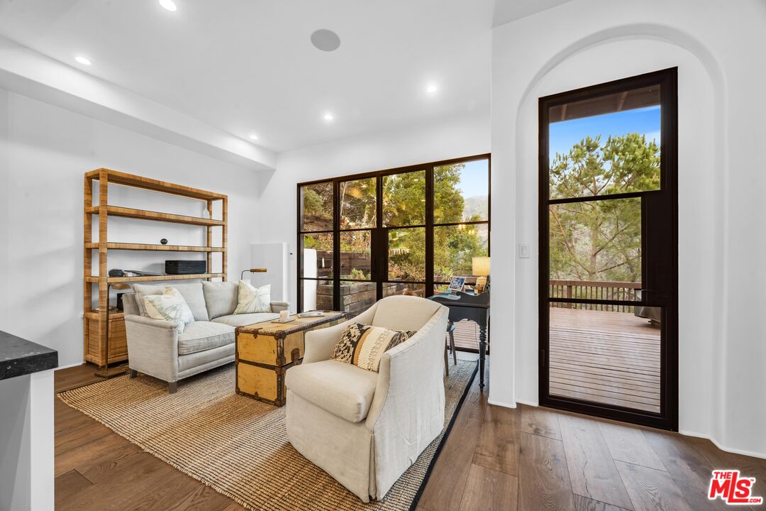 2382 Live Oak Meadows Rd