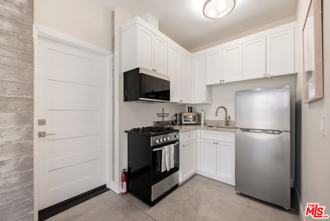 27008 Old Chimney Rd