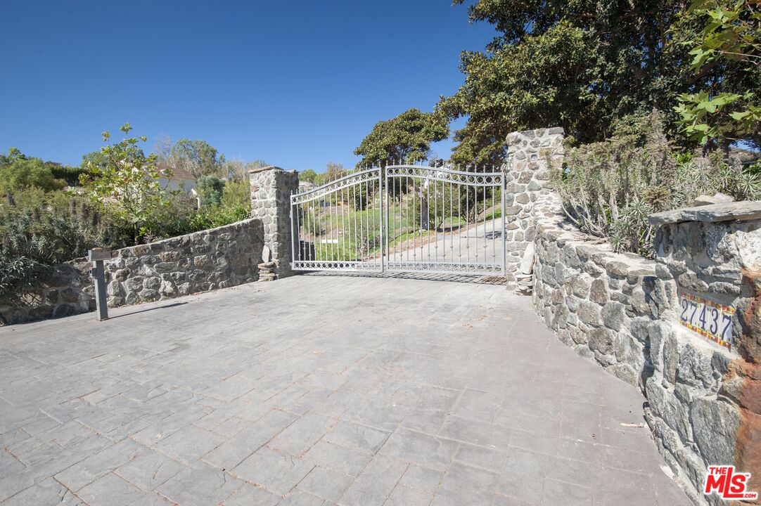 27437 WINDING WAY