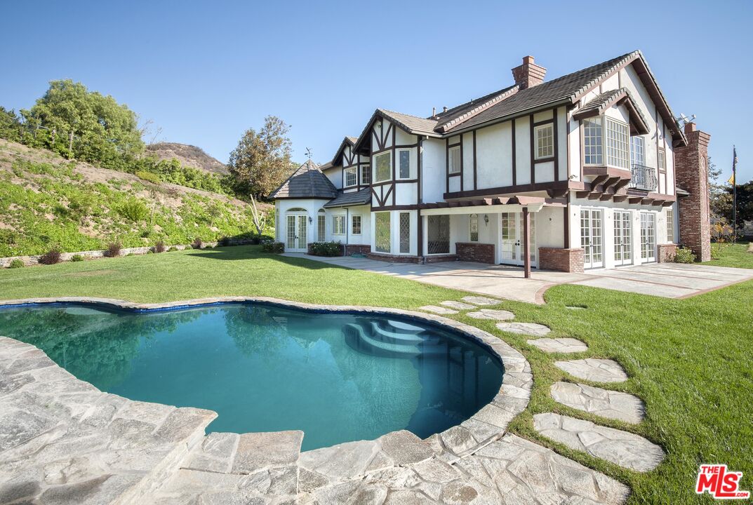 27437 WINDING WAY