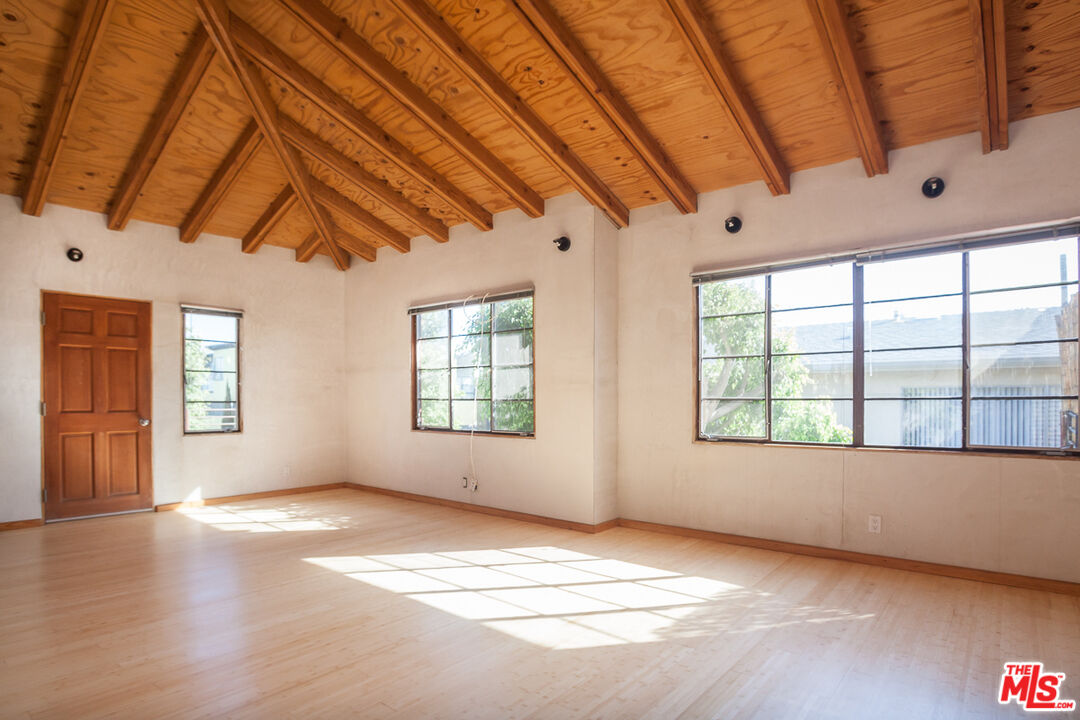 325 Indiana Ave Unit: 4