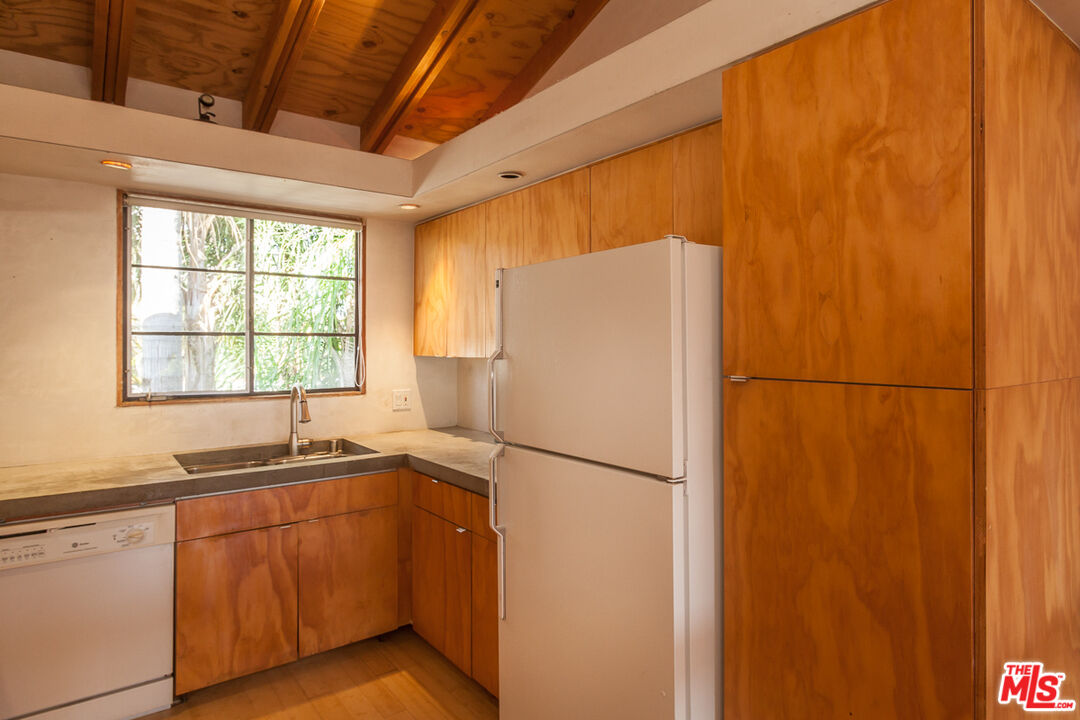325 Indiana Ave Unit: 4