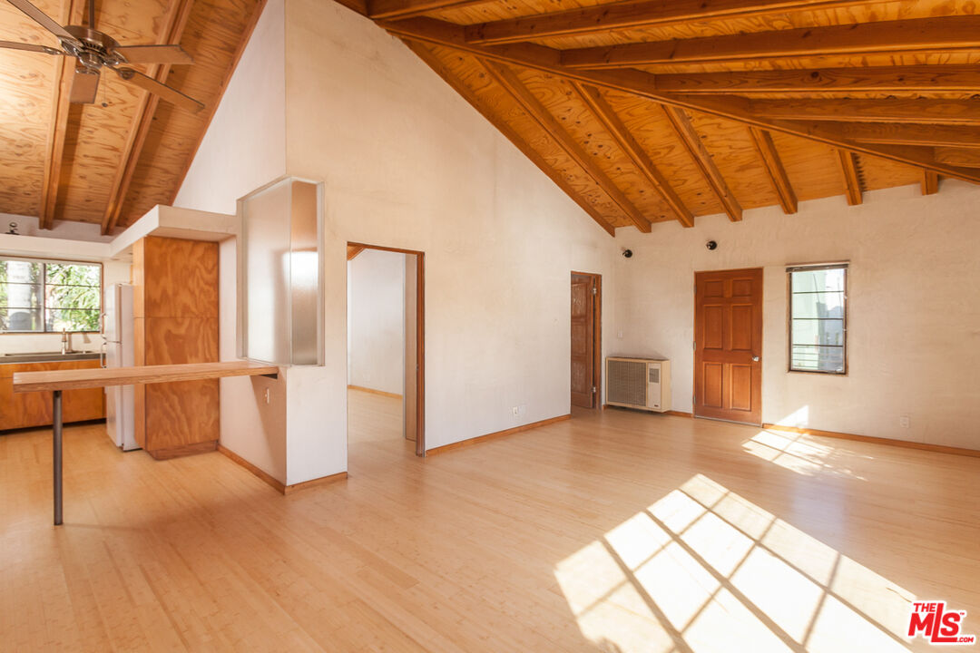 325 Indiana Ave Unit: 4