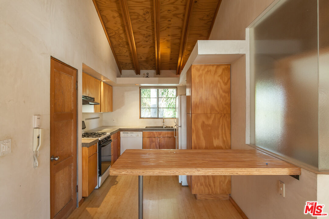325 Indiana Ave Unit: 4