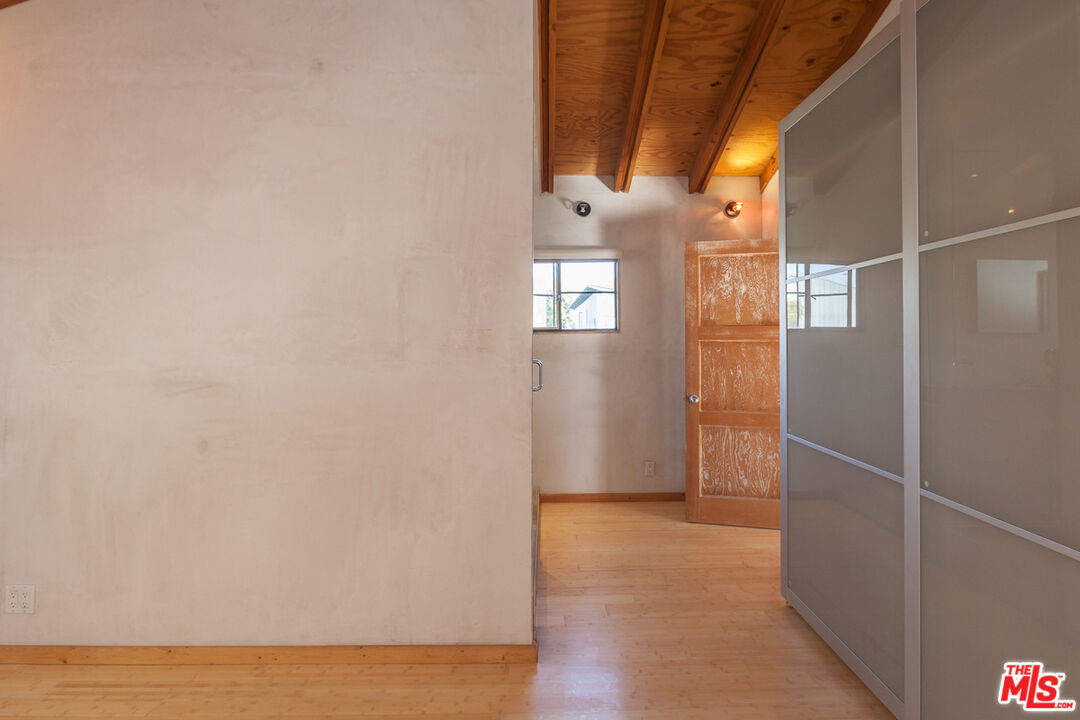 325 Indiana Ave Unit: 4
