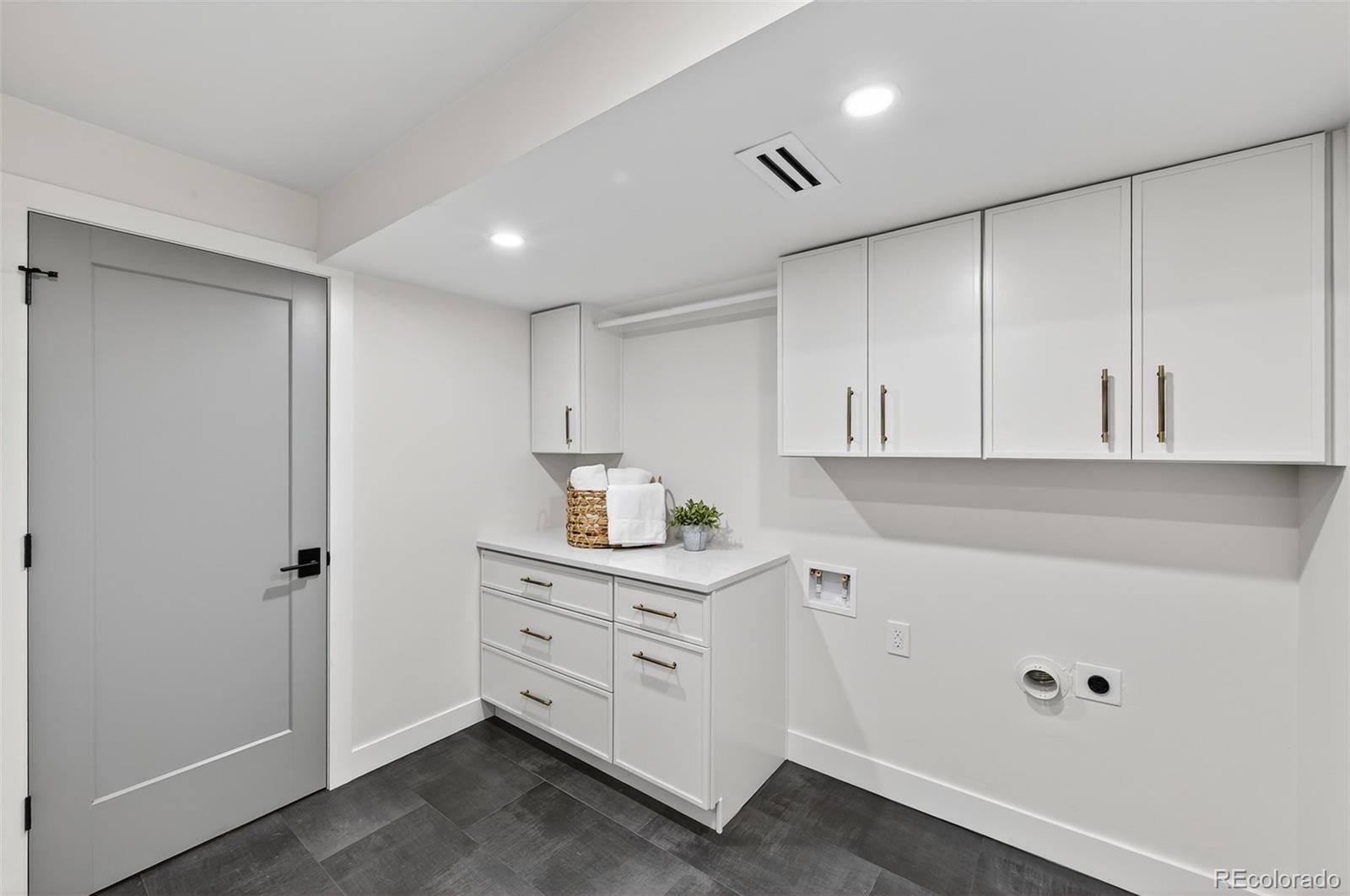 2552 E Alameda Avenue Unit: 104