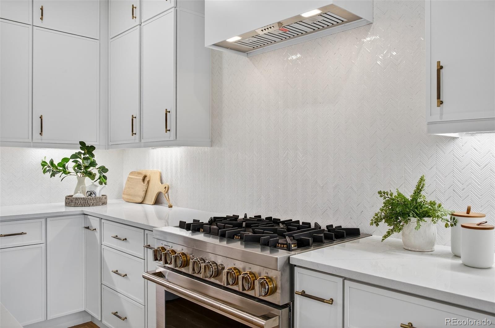 2552 E Alameda Avenue Unit: 104