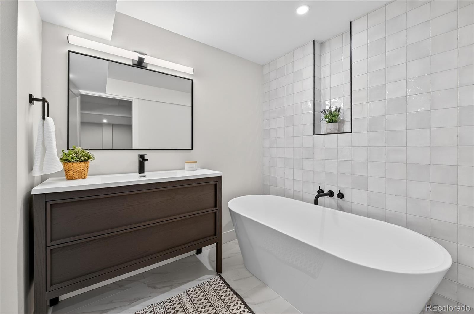 2552 E Alameda Avenue Unit: 104