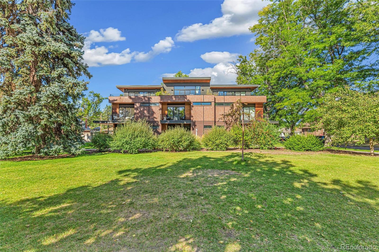 203 S Marion St Pkwy