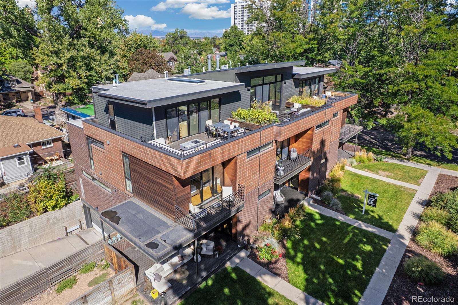 203 S Marion St Pkwy