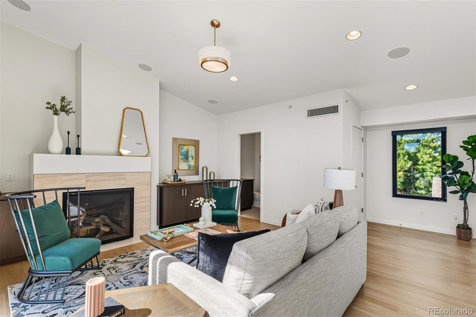 203 S Marion St Pkwy