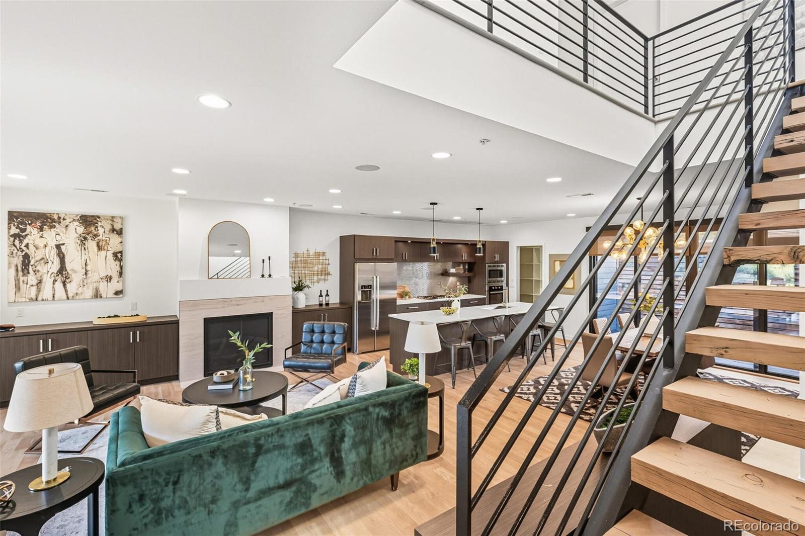 203 S Marion St Pkwy