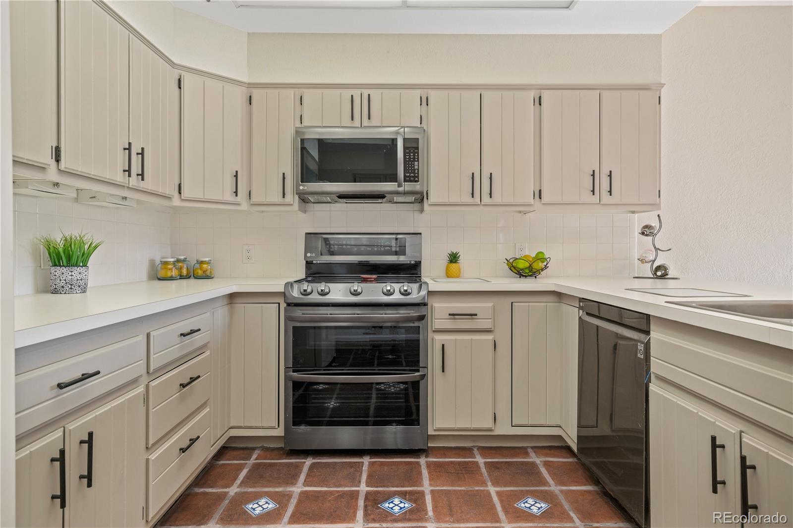2552 E Alameda Avenue Unit: 104