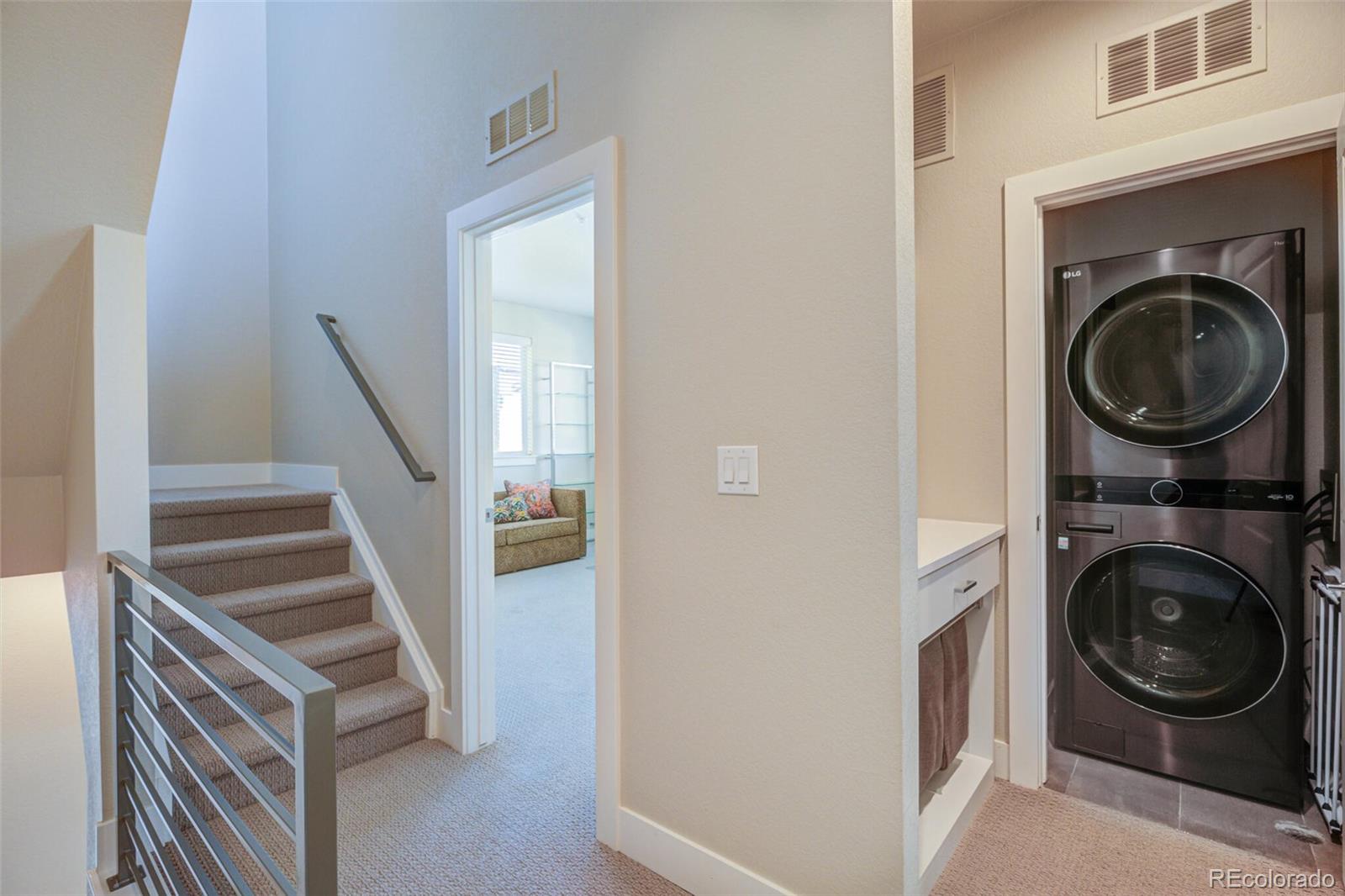 2737 W 24th Avenue Unit: 8