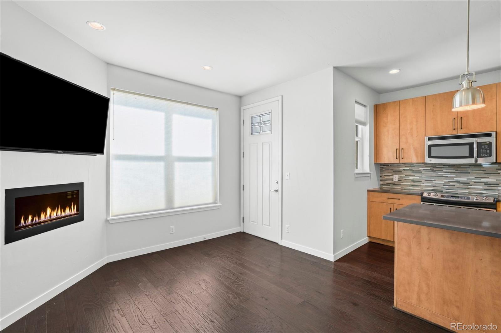 336 E 1st Avenue Unit: 104